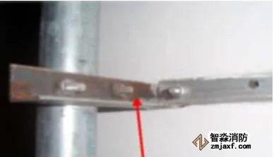 支架制作不规范，未刷油漆